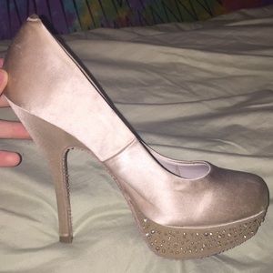 Lightly worn Steve Madden heels size 7 1/2